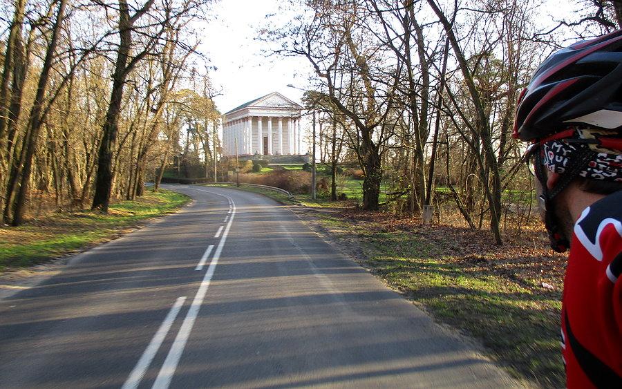 Kilometry szybko upływały, czas na fotkę rzymskiej architektury się znalazł