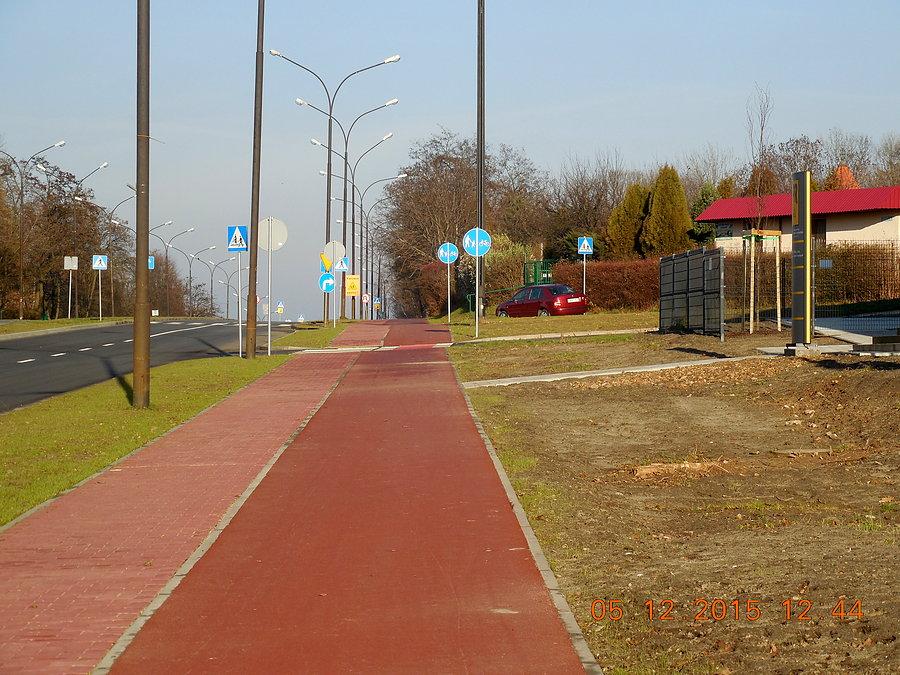 Niezłe drogi rowerowe powstają - nie dość, że z asfaltu to jeszcze z barwionego