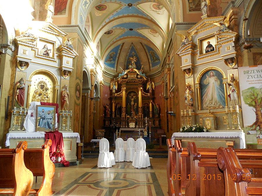 Wnętrze kościoła pod wezwaniem Narodzenia Najświętszej Maryi Panny i Świętego Antoniego Padewskiego w Gołonogu
