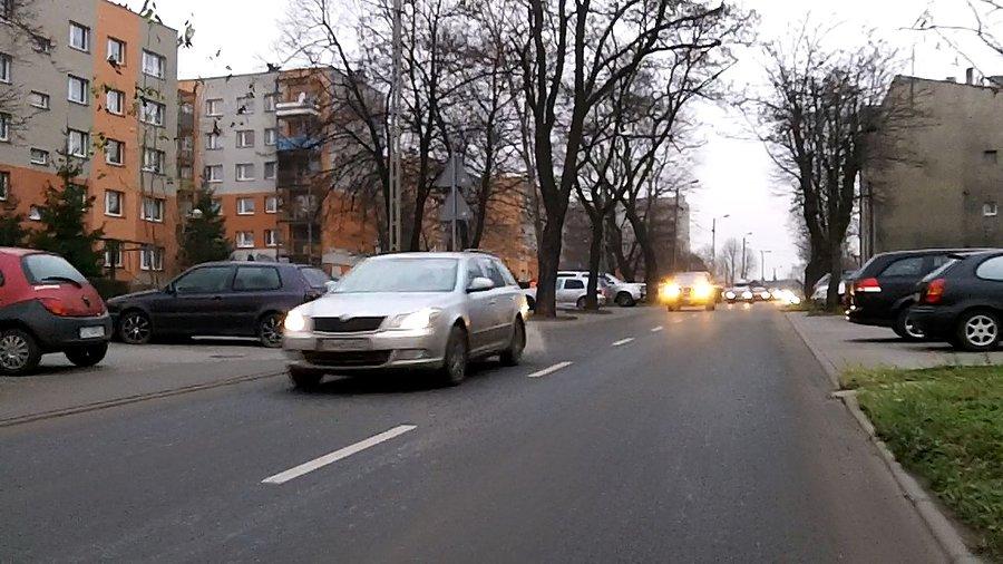 Dziwnie dużo samochodów na Bielszowickiej