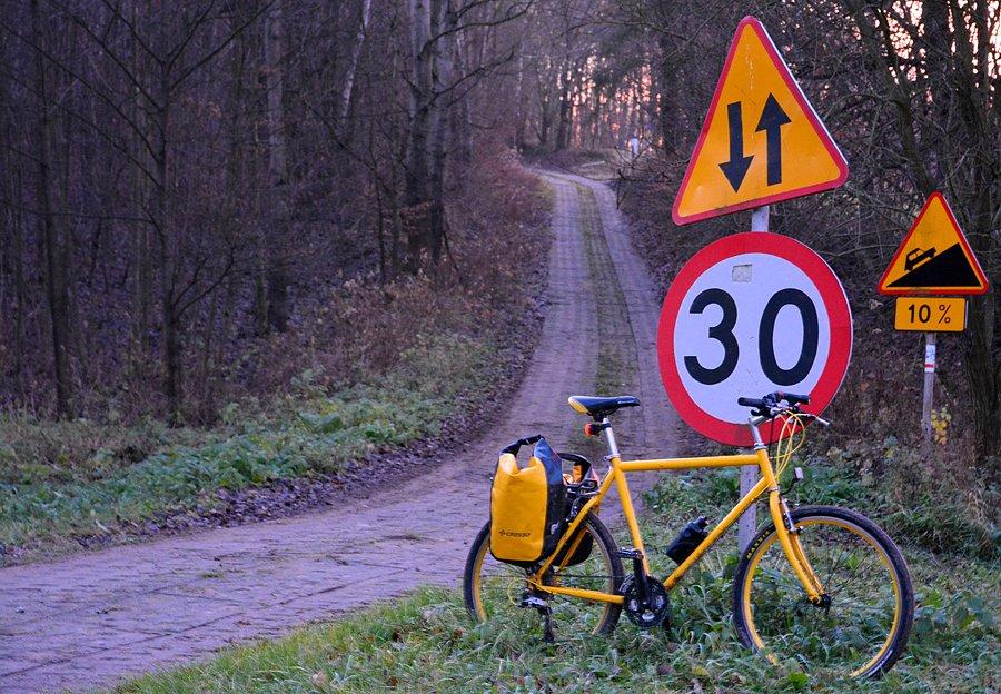 U podnóża podjazdu płytowego w Rąblowie