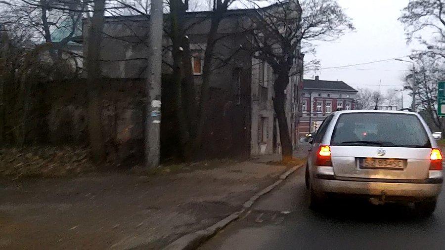 Mistrz wyjeżdżania tyłem z podwórka przydomowego, prawie mnie rozjechał