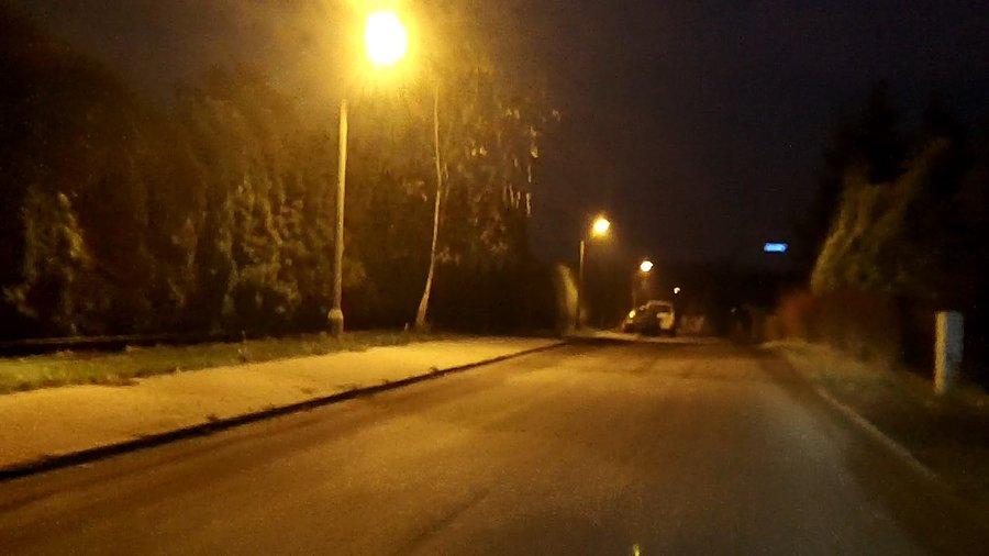 Dobrze, że są latarnie :)
