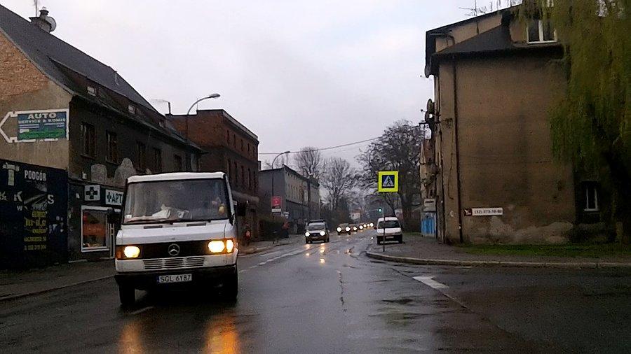 Dzisiaj to dopiero drugi debil, który w ostatniej chwili przypomniał sobie, że powinien się zatrzymać