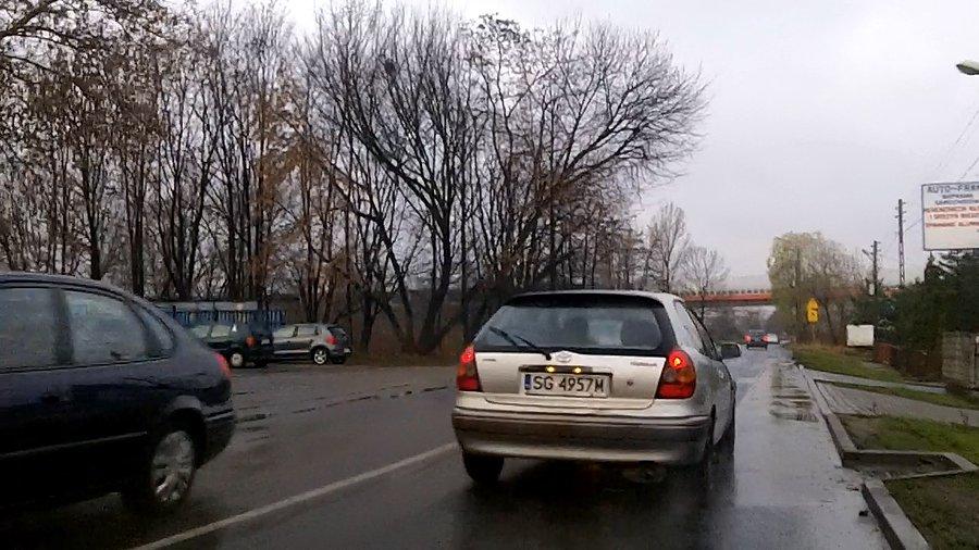 Wpierw mnie obtrąbił, później wyminął na gazetę, a na końcu włączył awaryjne