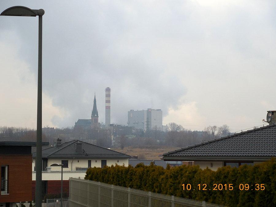 Elektrociepłownia ELCHO i kościół pod wezwaniem Świętej Marii Magdaleny w Chorzowie Starym od strony Węzłowca