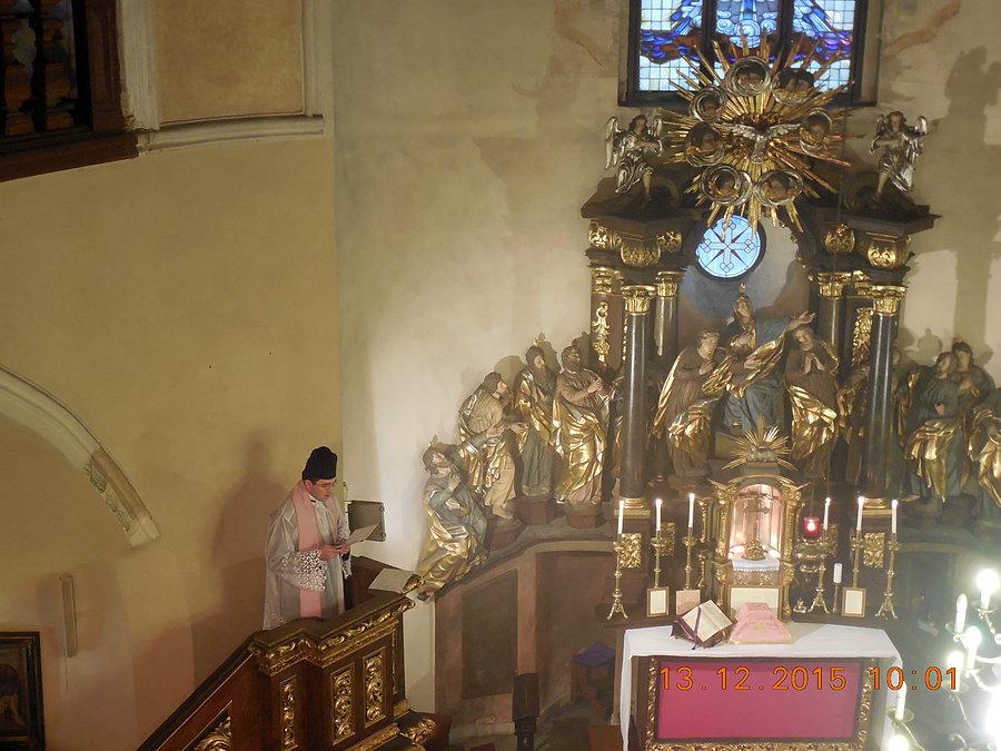 Podczas czytania - jak przystało na dziś - kolor różowy (w kościele pod wezwaniem Świętego Ducha w Bytomiu)
