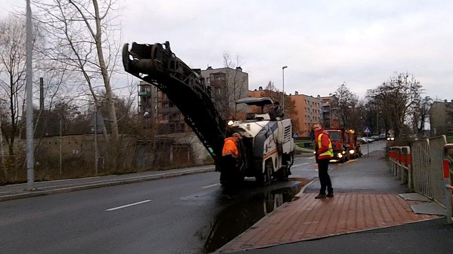 Od chwili otwarcia już któryś raz widzę ekipy naprawcze które próbują coś z tym bublem zrobić