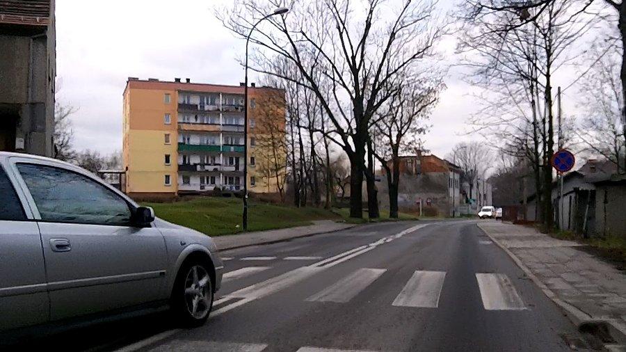 Debil który wyjechał mi z podporządkowanej dosłownie metr może 2 przed kołami, za kierownicą młody głupek