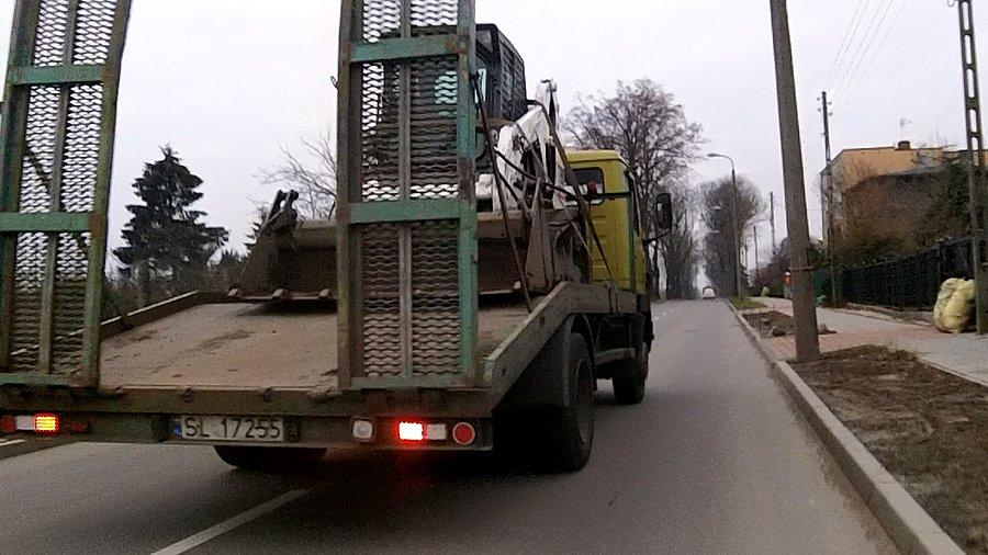 Duże to... i długo zbierał się do wyprzedzenia. ale przynajmniej zrobił to bezpiecznie