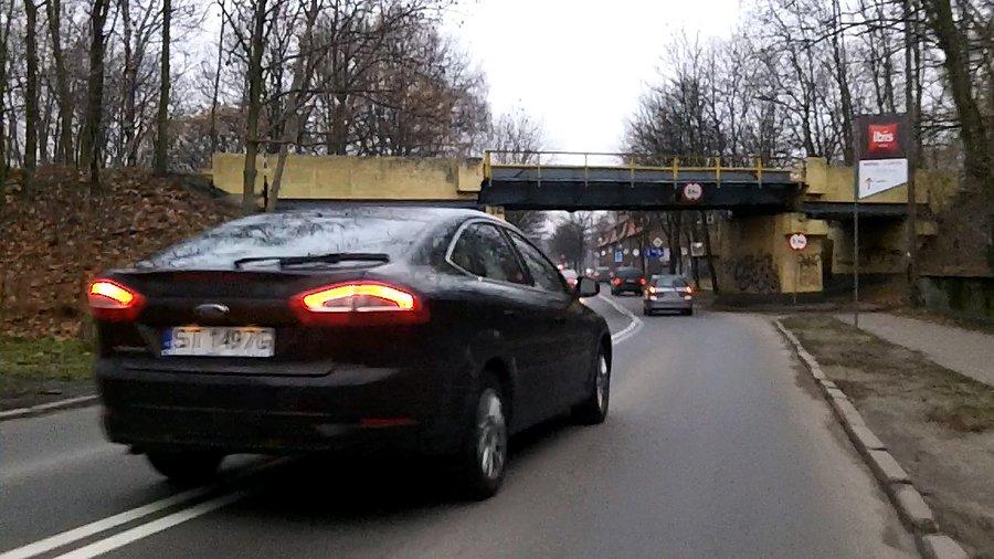 Kolejny na podwójnej ciągłej