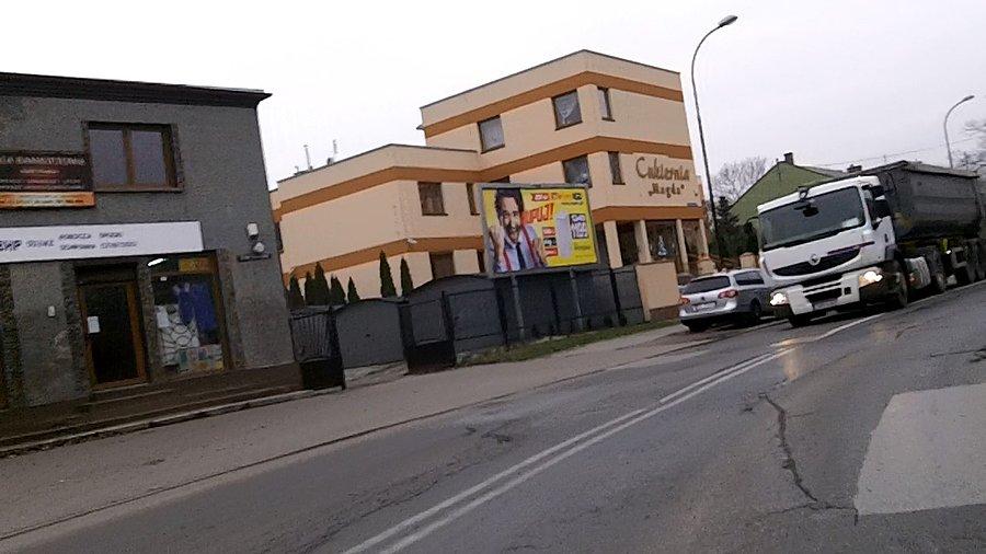 Zbliża się cieżarówka