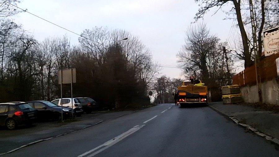 Od kilku dni wyładowują materiały, chyba szkoła jest remontowana