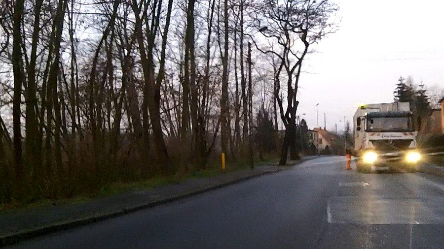 Może 50m dalej kolejny samochód zawalidroga