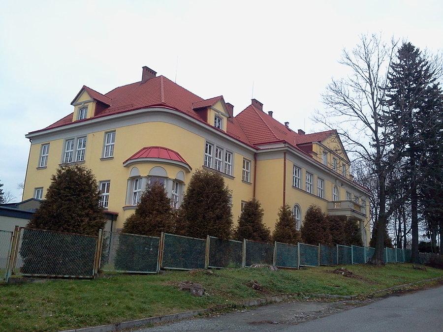 Dawny dwór i szkoła