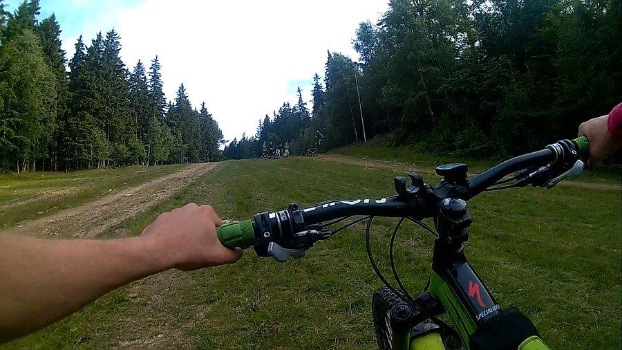 Skaczemu na trasie DH
