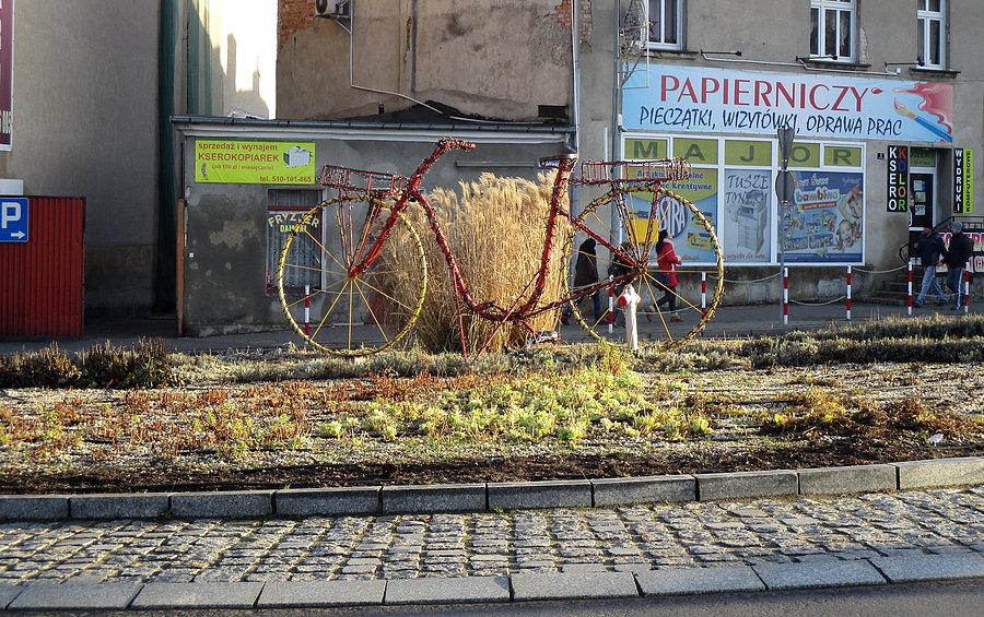 Rowerowy akcent na rondzie w Śremie
