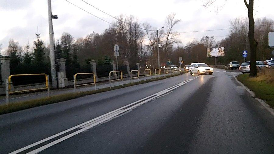 Na skrzyżowaniu Panewnickiej z Gościnną jakiś wypadek... widziałem policję, widziałem stojącą osobówkę i... rower