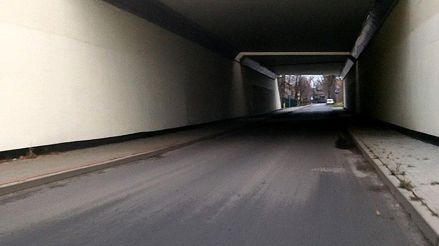 Tunel, pod DŚką
