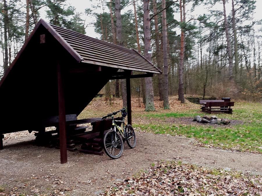 Parking przed Łęskiem