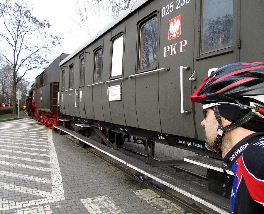 W Luboniu atrakcja - skład z parowozem w gotowości do odjazdu