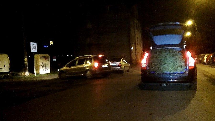 A co to jest w bagażniku?