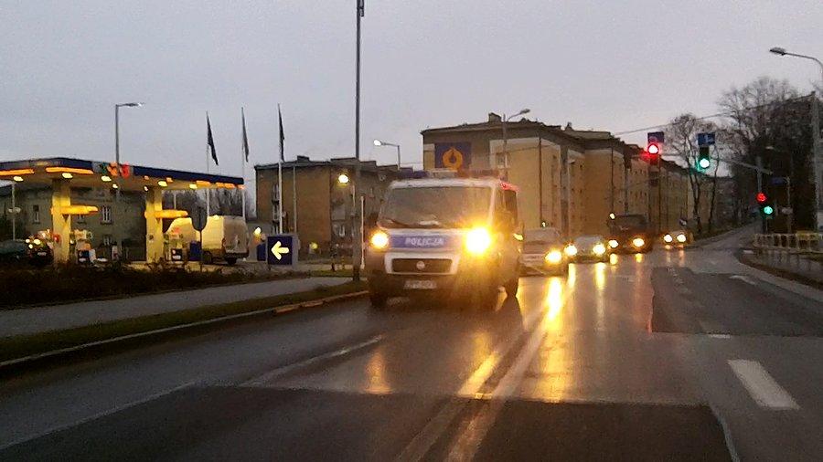 Policja gdzieś sobie jedzie