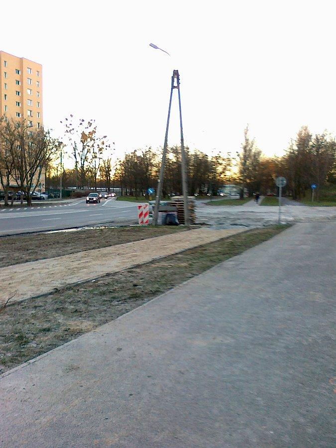 Powstaje brakujący odcinek chodnika przy Radiowej