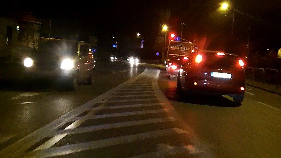 Przede mną autobus 7-ka...Coś czuję, że go jeszcze dzisiaj zobaczę :)