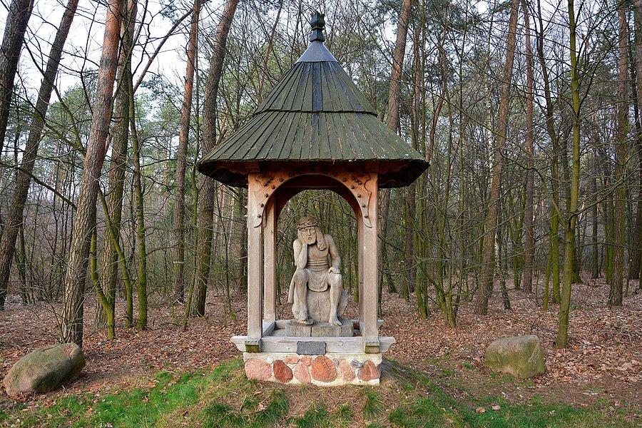 Figurka Chrystusa Frasobliwego w Oszczepalinie