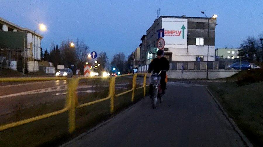 A jednak ktoś też jedzie rowerem