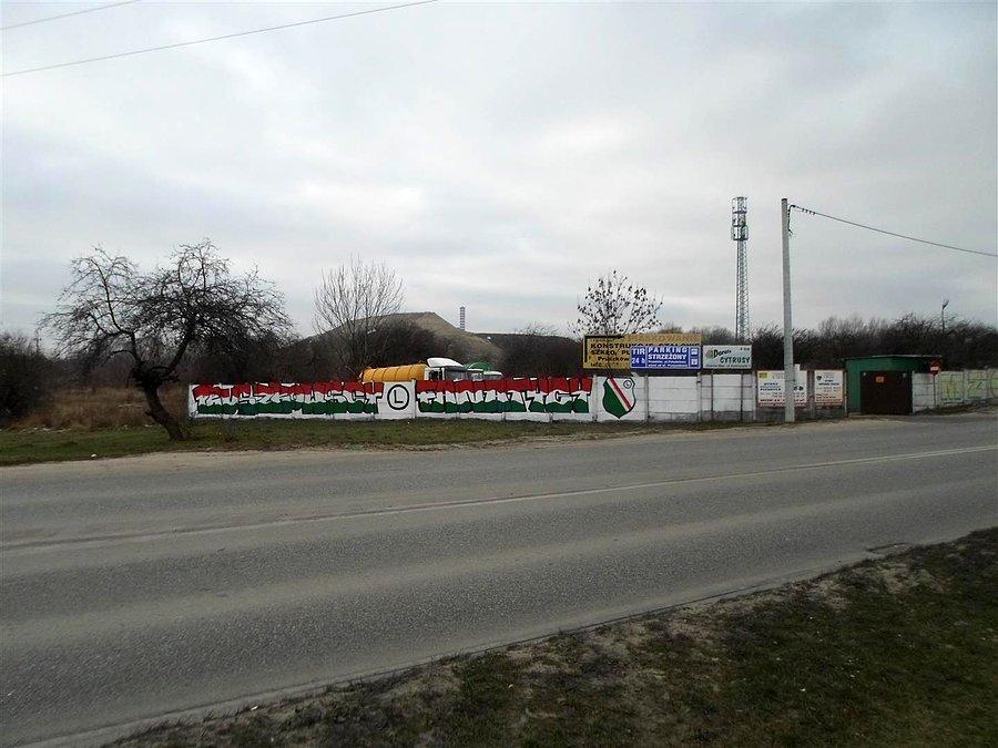 Pruszkowscy fanatycy ze Żbikowa - Legia Warszawa, to nasza duma i sława