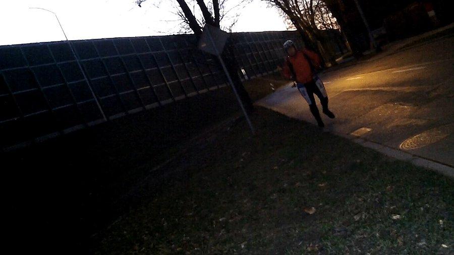 Wypadły mi klucze, musiałem się wrócić