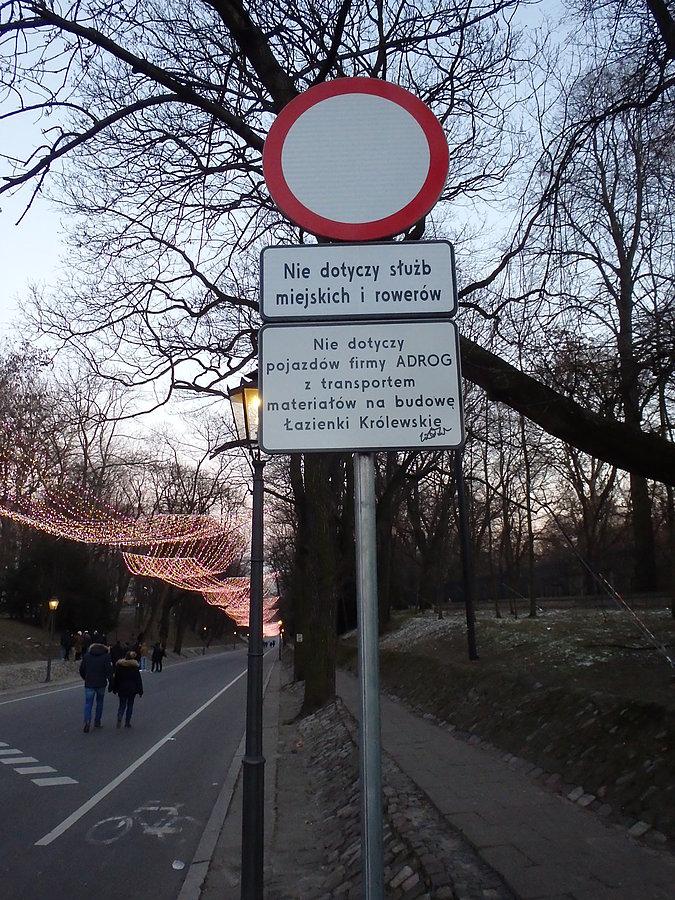 Warszawa, znak na ul. Agrykola