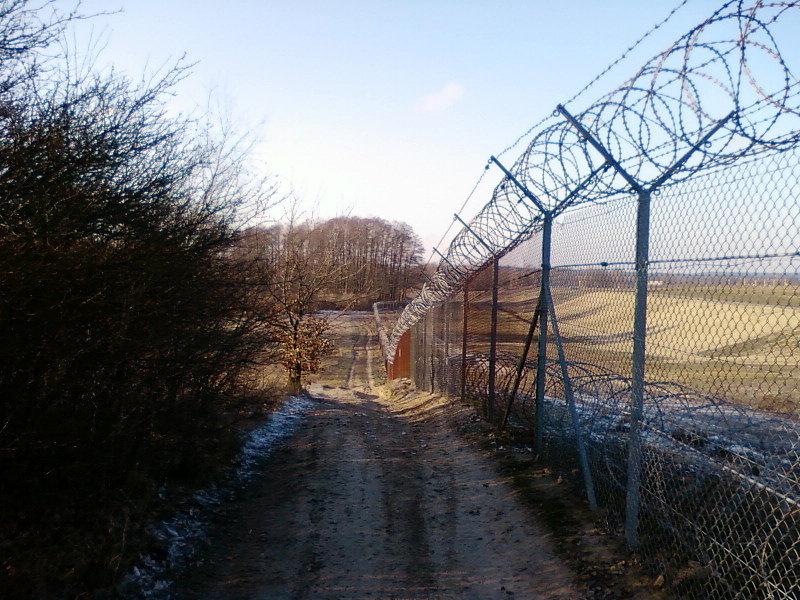 Ścieżka przy lotnisku