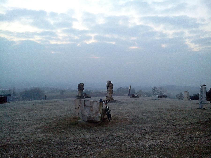 Grodziszcze, galeria rzeźb