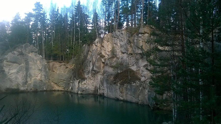 Jeziorko e skalnym mescie