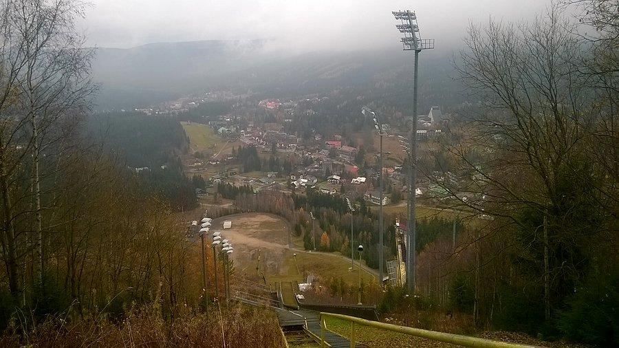 Widok z mamuciej skoczni w Harrachovie