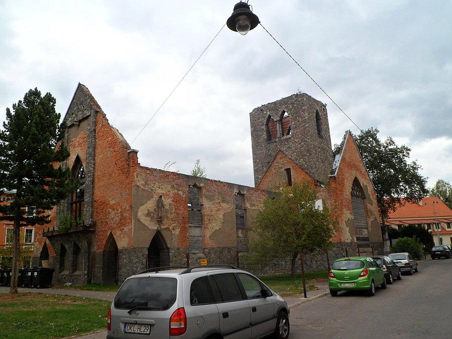 Ruiny kościoła w Lądku