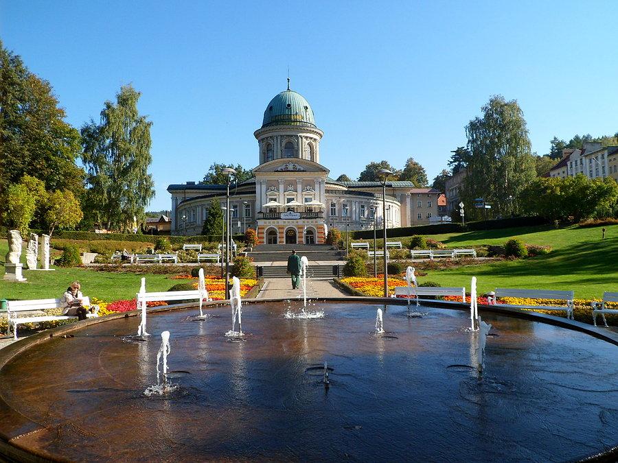 Pijalnia oraz park zdrojowy w Lądku Zdroju