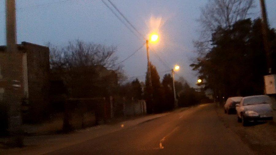 Zamarznięte samochody na bałtyckiej