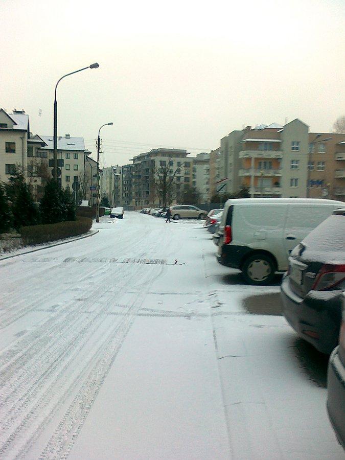 Osiedlowe ulice białe