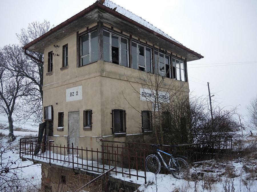 Nastawnia kolejowa Bzowo