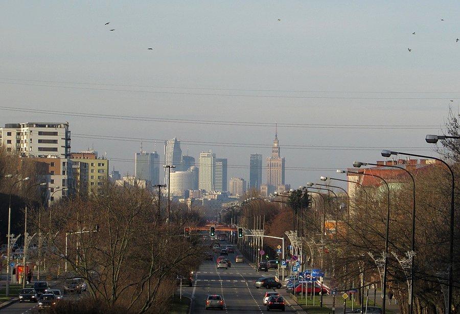 Z kładki na Sobieskiego w zimowy słoneczny dzień