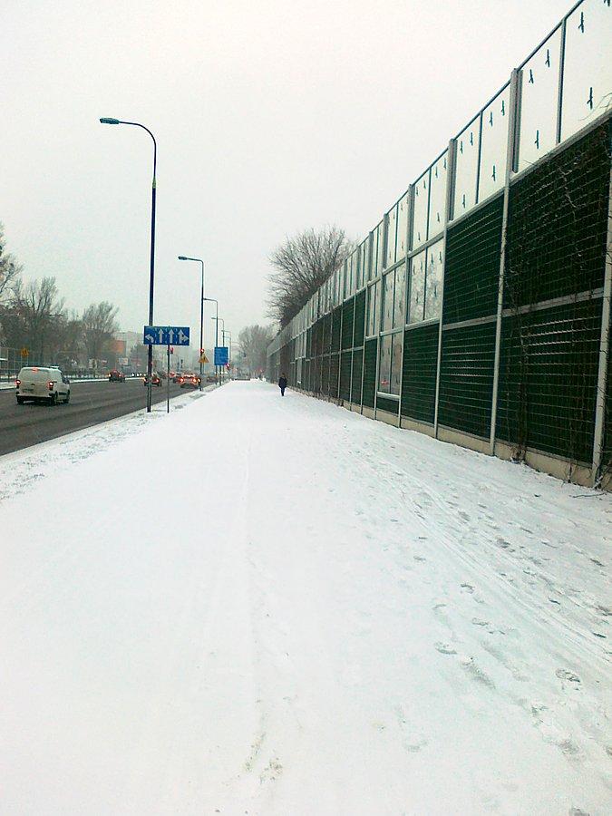 Chodnik i ddr na Górczewskiej całe zasypane