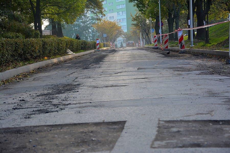 Zdemolowany podjazd na ul. Romantycznej w Lublinie