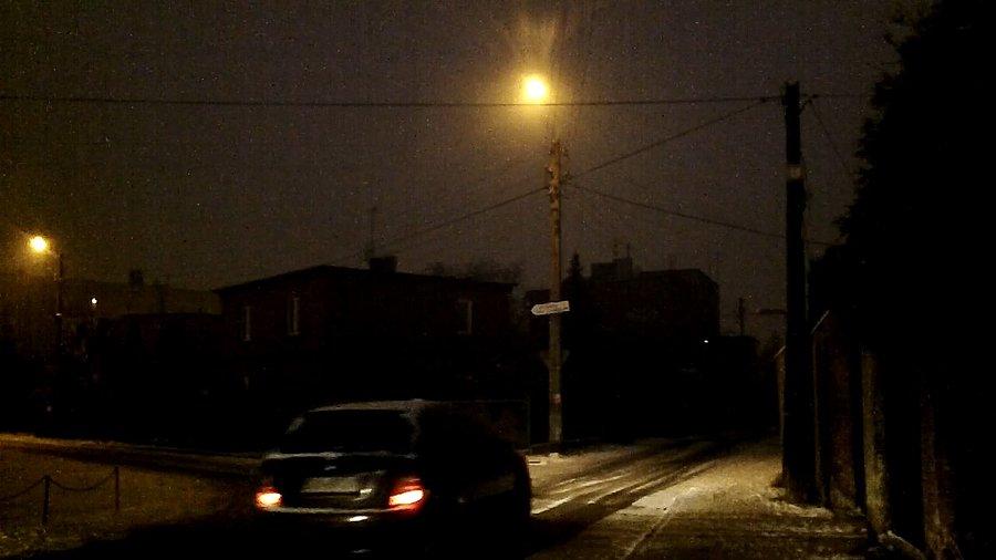 Niby śnieg, a ciemno jak diabli