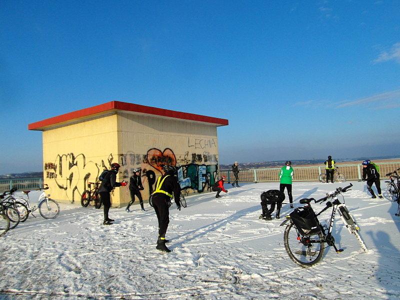 Wojna na śnieżki- na moście knybawskim