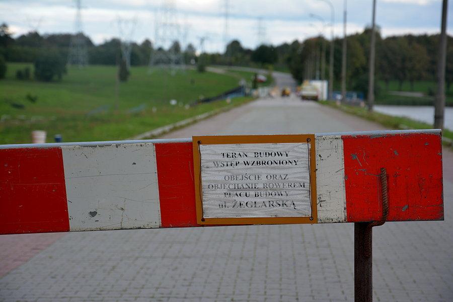 Zamknięty przejazd po zaporze Zalewu Zemborzyckiego