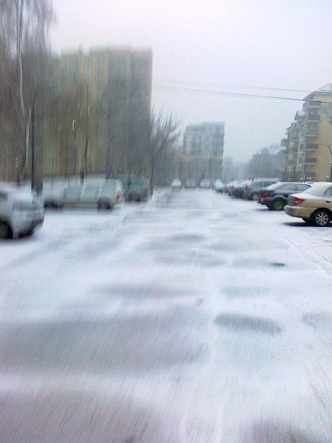 Podobnie jak osiedlowa uliczka